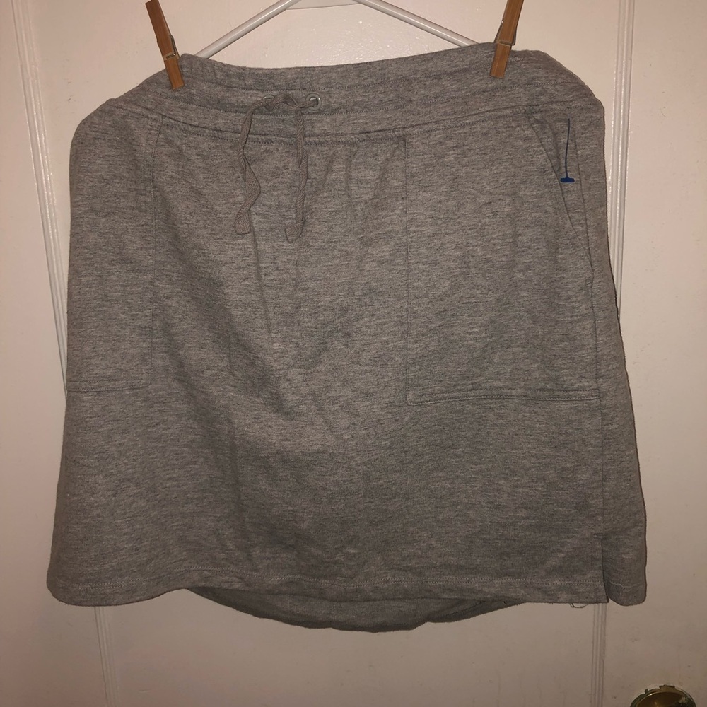 Penmans Gray Skirt with Inner Shorts size large - play it safe, be comfy used
